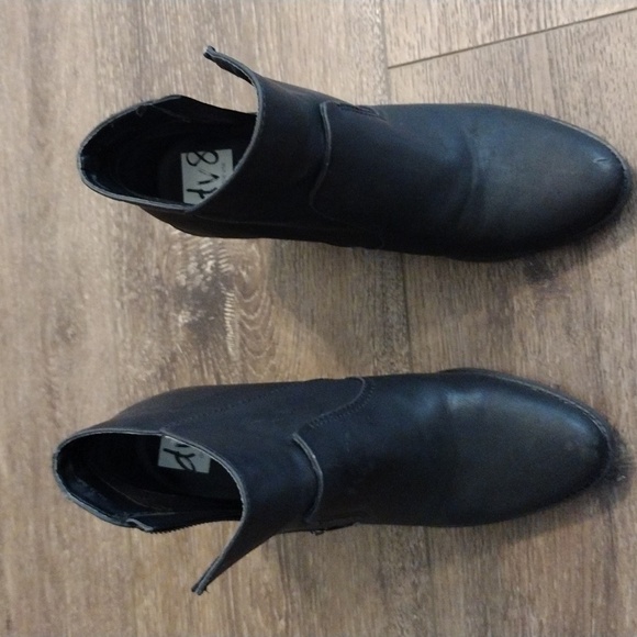 Dolce Vita Boots Black Ankle Booties - Picture 2 of 5